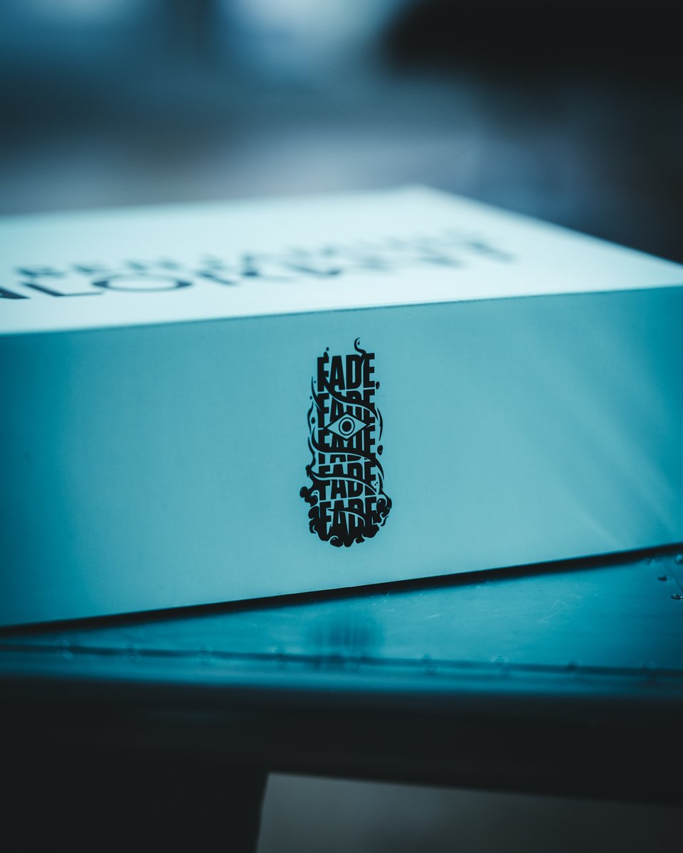 VALORANTde's tweet image. WIR VERLOSEN FÜNF FADE MERCH KITS! 🖤

Um teilzunehmen:
- folge @VALORANTde 
- teile diesen Post