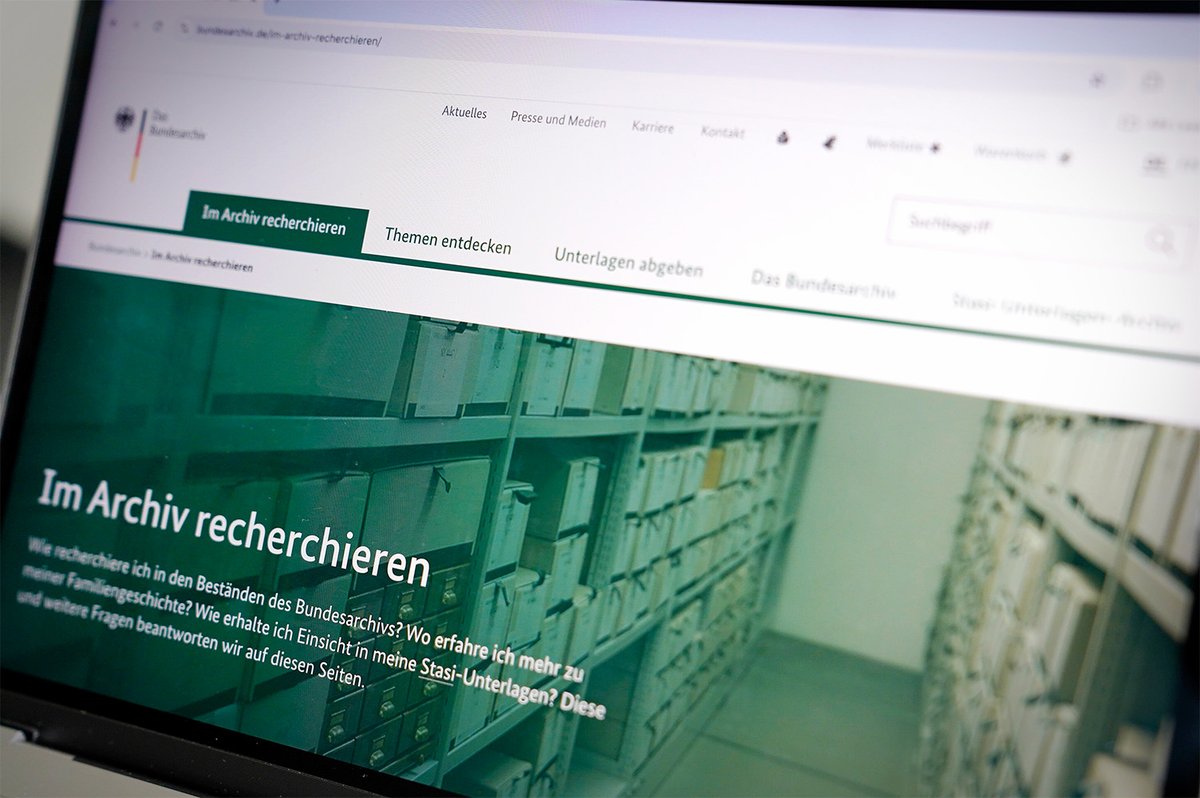BundesarchivD's tweet photo. Neuer #Internetauftritt des @bundesarchivd: Die neue #Website gibt @bundesarchivd &amp; @stasiarchiv ein gemeinsames digitales Haus – und Nutzerinnen &amp; Nutzern neue Möglichkeiten, die umfangreichen Angebote zu erschließen: https://t.co/Gh7N8iME5D https://t.co/AFvKR6FBQh