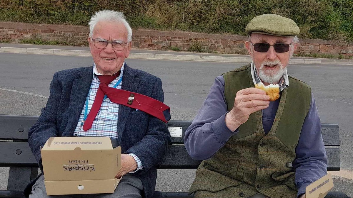 NyneheadCourt's tweet photo. It may have been a little breezy, but we still took the opportunity to visit the seaside and enjoy fish and chips! #CareHomeActivities #outings #seaside https://t.co/ruk71aruvT