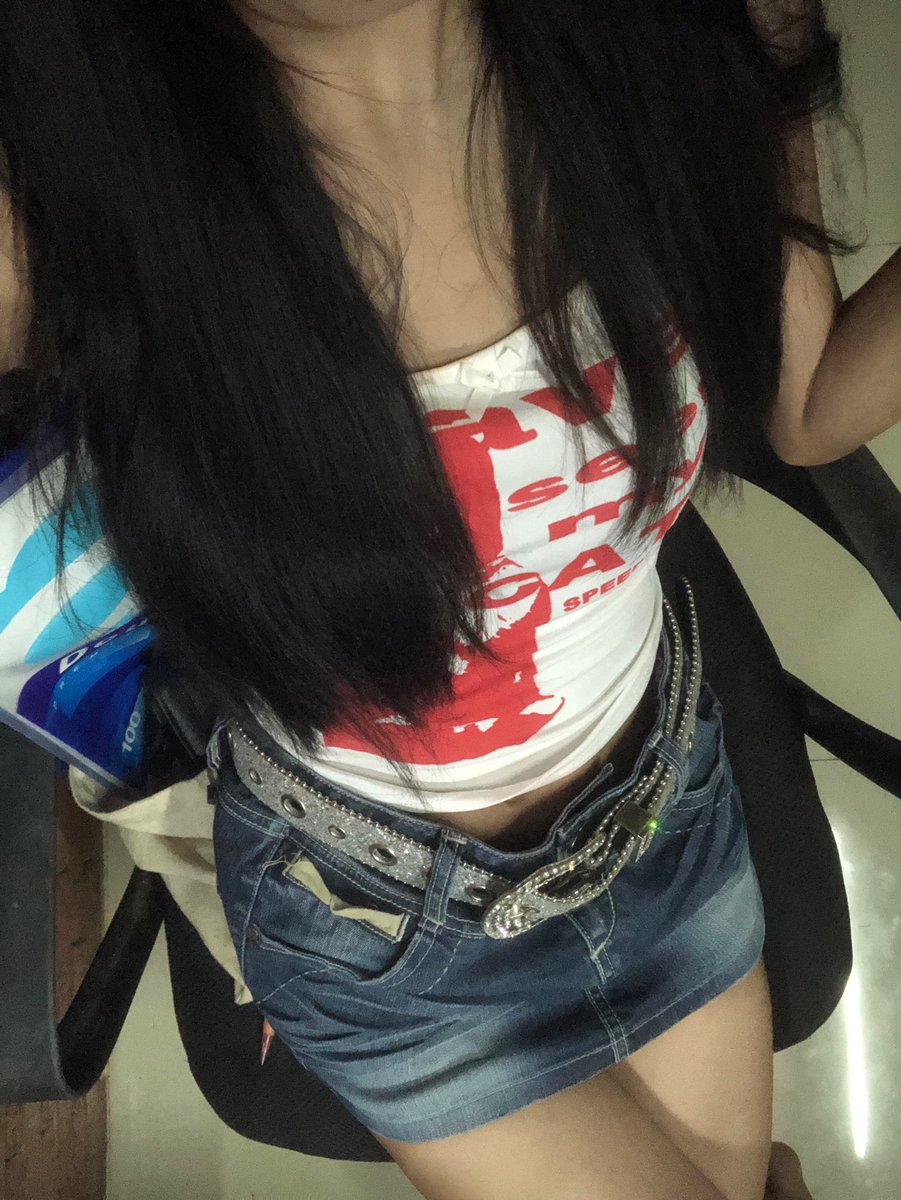 Fern1125592's tweet photo. เบื่อจังไปนั่งเล่นห้องใครได้มั่ง🤫 https://t.co/eSLXEvfdOP