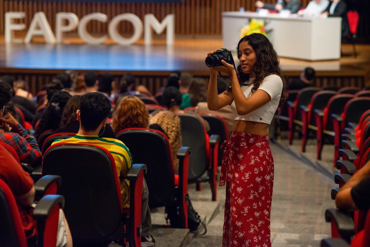 fapcom's tweet photo. Nos dias 20 e 21 de agosto foi realizado o 17° Simpósio de Comunicação da FAPCOM, com o tema: “Desinformação como estratégia de manipulação do comportamento humano”

Palestras interessantes falando sobre o valor da informação de qualidade e as fake news presentes na sociedade. https://t.co/Ljny9IPatP