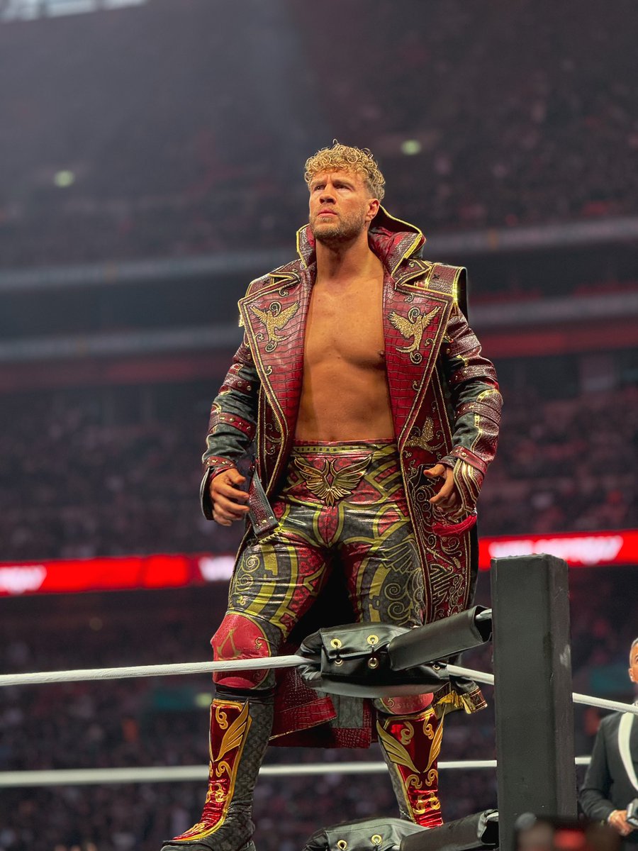 Sayed_AEW's tweet image. تصويري من حضوري لعرض #AEWAllIn #AEWAllInLondon