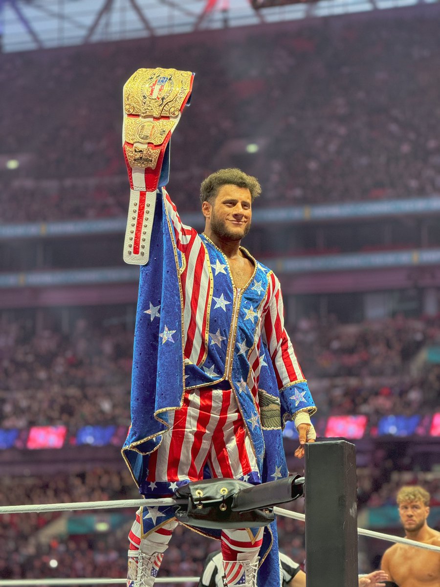 Sayed_AEW's tweet image. تصويري من حضوري لعرض #AEWAllIn #AEWAllInLondon