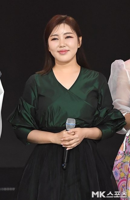 송가인 ‘한가위 보름달 미소’ 
[MK포토] (출처 : 네이버 스포츠) 
naver.me/FuzEoU61 #송가인