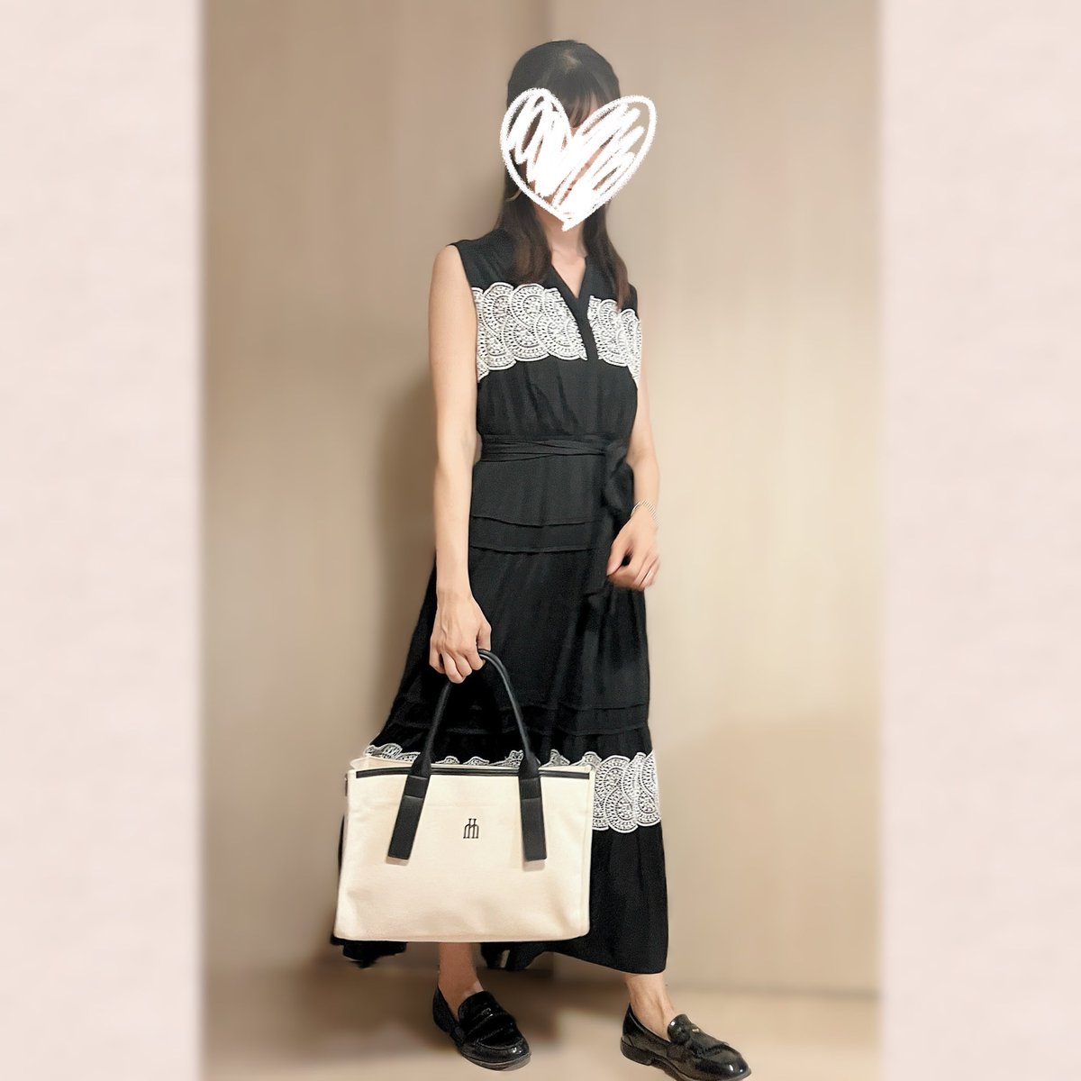 HltLove_Bella's tweet image. #dailyoutfit  #herlipto 
𝙎𝙘𝙖𝙡𝙖 𝙇𝙖𝙘𝙚-𝙏𝙧𝙞𝙢𝙢𝙚𝙙 𝘿𝙧𝙚𝙨𝙨 / 𝙗𝙡𝙖𝙘𝙠
𝙏𝙧𝙤𝙞𝙨 𝙇𝙤𝙜𝙤 𝘽𝙖𝙨𝙞𝙘 𝙏𝙤𝙩𝙚 𝘽𝙖𝙜 / 𝙗𝙡𝙖𝙘𝙠