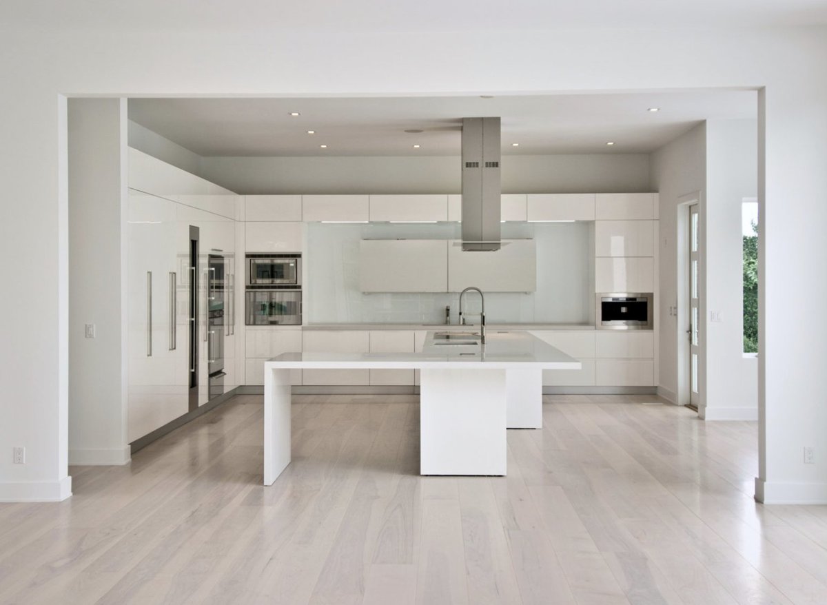 𝗧𝗵𝗲 𝗺𝗼𝗱𝗲𝗿𝗻 𝗸𝗶𝘁𝗰𝗵𝗲𝗻.✨ 
Modern kitchens are the epitome of sleek, functional design. With frameless cabinetry, high-end finishes, and a minimalist look, they bring both style and efficiency to your home.🍃  

#modianikitchens #cesarkitchen #dreamkitchen