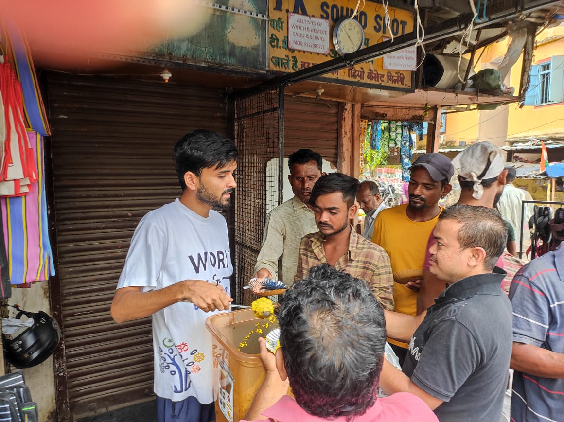 Honored to serve food to the community, thanks to the generous support of Sajid Ali Amir and Kashif Bhaiya to the society. Your contribution makes a big difference to the society.