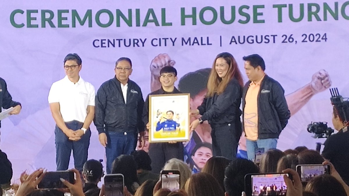 EngrPhogs's tweet photo. Congrats, Carlos Yulo! Thank you for not giving up!
Deserve mo iyan!
#CarlosYulo #ParisOlympic #CenturyProperties #Phirst #Caloy 🥇💚 https://t.co/djmTk8SHz0