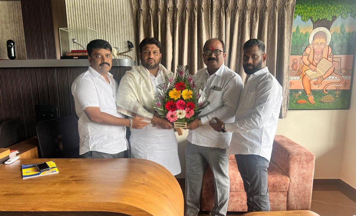 Chandrharpatil's tweet photo. आज (दि.26.08.2024) रोजी राष्ट्रकुल कुस्ती आखाडा विटा येथे शिवसेना राज्य संघटक पदी निवड झाल्याबद्दल जिल्हाप्रमुख श्री.संजय बापु विभुते यांनी भेटून अभिनंदन केले.
.
.
#congraculations https://t.co/FRGBsBq1bk