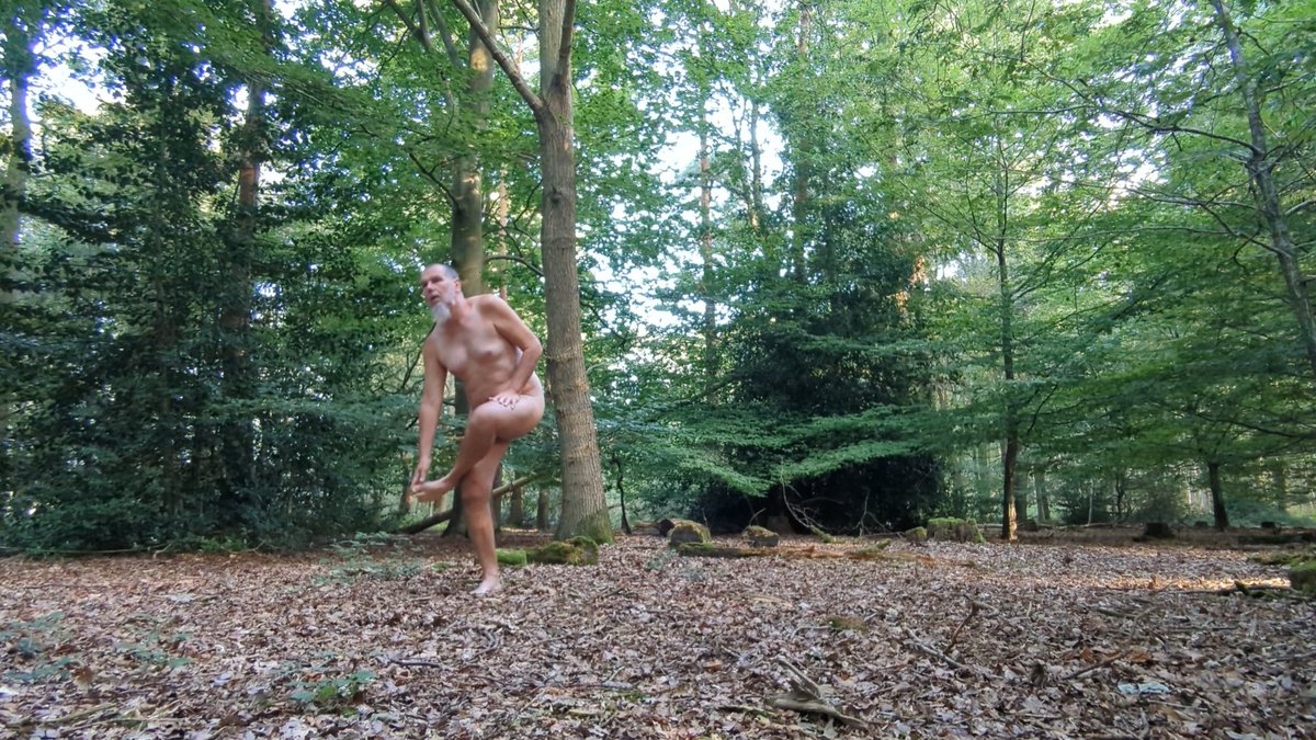 clothesfreeuk's tweet photo. It may be a Bank Holiday for many in the UK not for me, the stretching continues 😊
#clothesfreeliving #naturism #nude #naked #bare #healthy #happy #positivity #beyourself #barefoot #birthdaysuit #realfeel #outside #naturallivingstyle #diversity #bodyfreedom #naturalhumanbeing https://t.co/ddC9hd7pcH