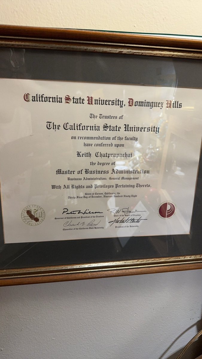 ChartMonthon's tweet image. คุยอย่าให้หาย💕🥰หมู่นี้ ในTwitter เริ่มเป็นตลาดนัดด้อยคุณภาพยุค ไข่หมูก ขายเนื้อตลาดป่าพยอม ด่าพ่อล่อแม่กันถือหาง ทักษิณ ลุงตู่ ก้าวไกล แย่งอำนาจฟัดกันเละ ขอเอาบทความ เชอริฟ คิดฉัตรประภาชัย มาประเทืองปัญญา #twitterfeed  #ทักษิณ