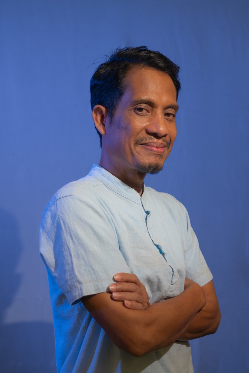 Ronnel Arambulo is a fisherfolk leader from Pamalakaya. He gets up at 4am to prepare to fish for tilapia in Laguna Bay. There will be days when he goes home without any fish caught. He was stood against reclamation projects that threaten the livelihood of fisherfolk communities.