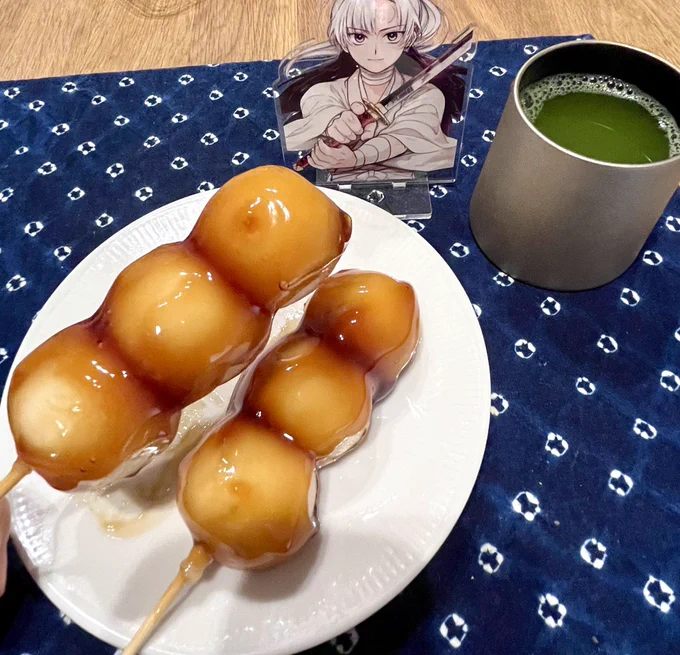 カップは大坪先生   の個展で狙っていたもので、スーパーお気に入りです。鹿児島のお茶を入れました、色が合いすぎる 