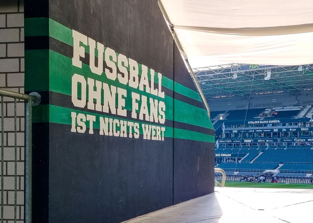 FasziFankurve's tweet photo. „Der VAR schadet dem Fußball mehr, als er ihm nützlich ist.“: Nach #Bundesliga-Auftakt haben #Borussia #Mönchengladbach-Fans eine Online-Petition gestartet, die die Abschaffung des #VAR zum Ziel hat 👉 https://t.co/aEkr32VtNw #BMGB04 #DieFohlen #Fohlenelf https://t.co/eF6EmDP9aH