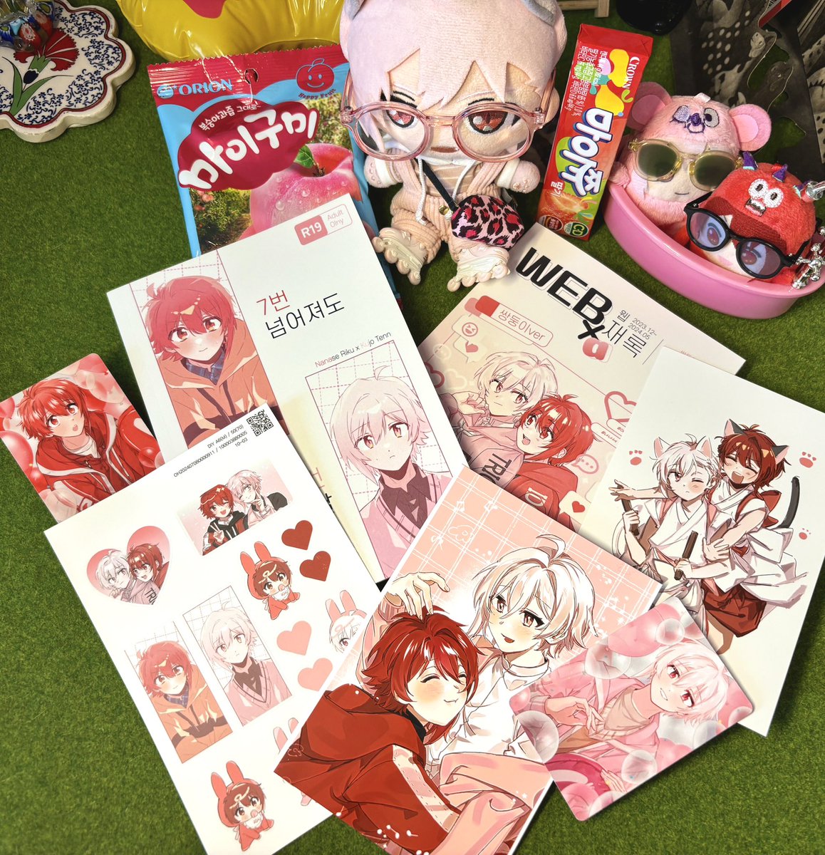 ミウンさん(@_miunmiun )が韓国で出された陸天本をご厚意で買わせていただけて…🥹届いたらかわいいおまけが大量に入ってて😭❤️🩷見て…かわいいが海を越えてきた🌊✈️ 