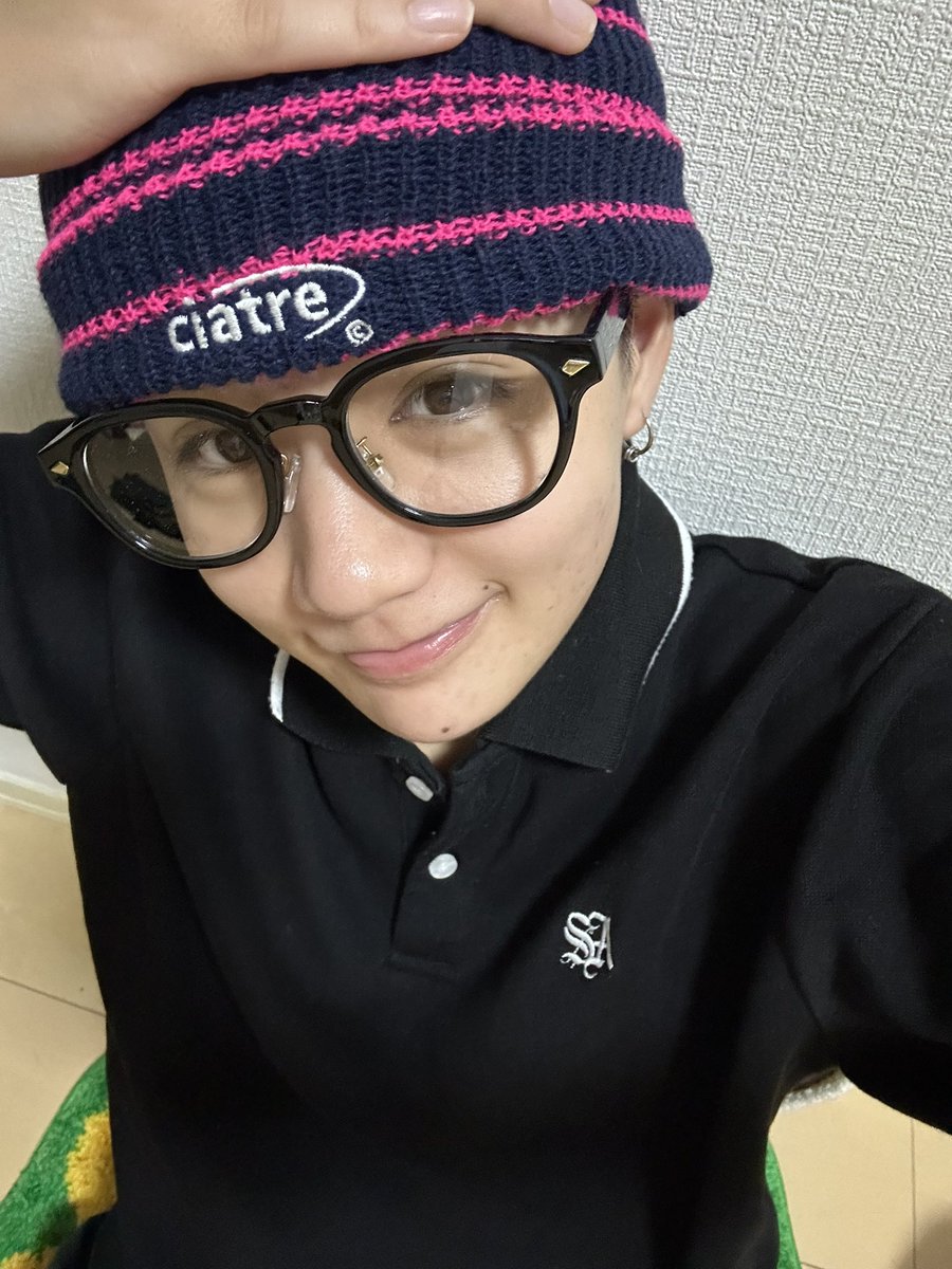 anchan_0731's tweet photo. 眼鏡だよ〜 https://t.co/sBKHM3LbQD