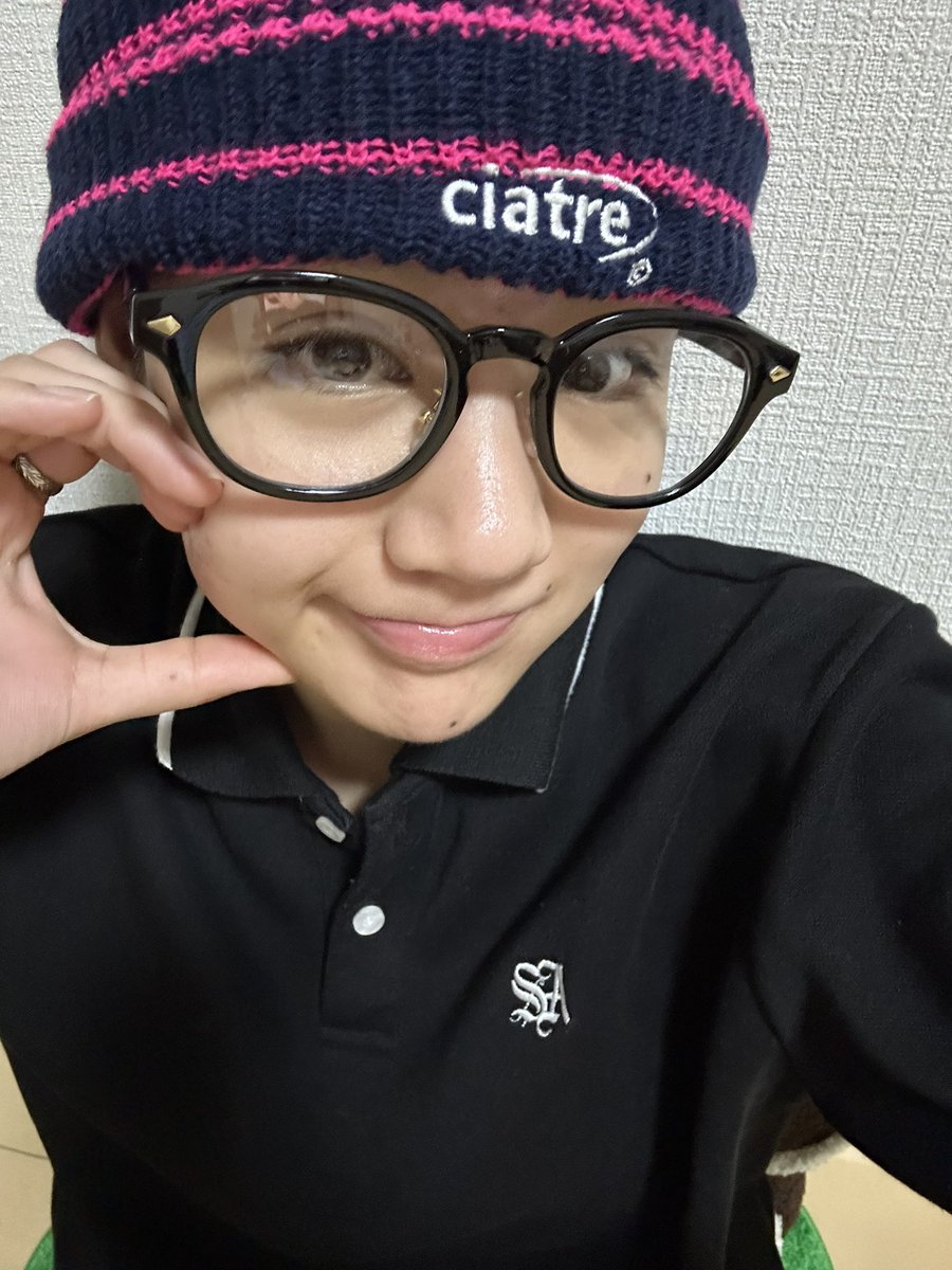anchan_0731's tweet photo. 眼鏡だよ〜 https://t.co/sBKHM3LbQD