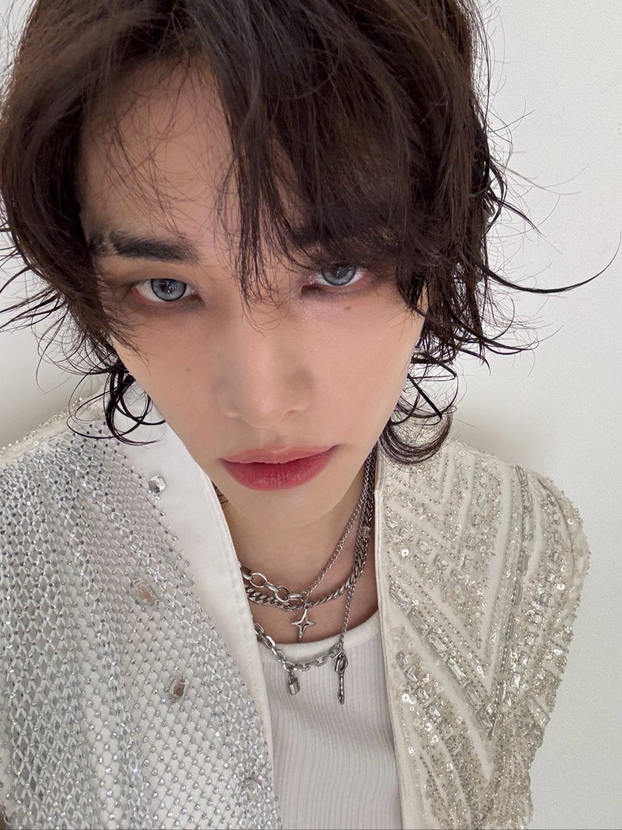 🥟- 🌱 
[260824] 4:49 PM KST

*SELFIES