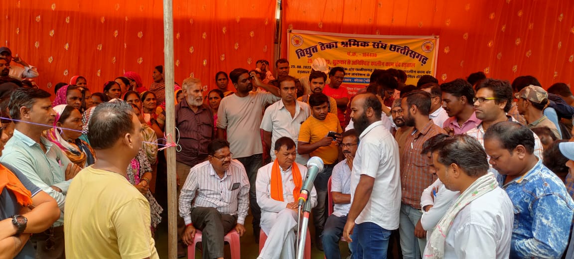 याद है न लखन लाल जी आज का दिन 2023को आपने हमारे मंच पर आकर कहा था हमारी सरकार आयेगी तो मोदी की गारंटी हम विद्युत ठेका कर्मी को नियमित करेंगे