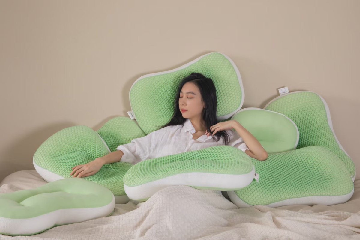 wydenhome's tweet photo. Experience the ultimate comfort with our super quality TPE pillow, designed in a unique cat belly shape. The fresh green color adds a touch of beauty and freshness to your space. 🌿 #Wydenhome #Wydenpillow #TPEPillow #MemoryFoam #ComfortFirst #GreenLiving #SleepWell #CustomDesign https://t.co/mG30jtGDnj