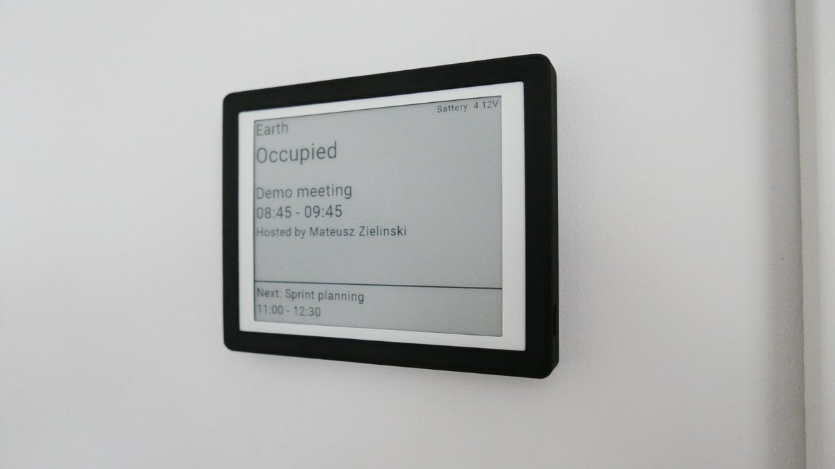 ziolkomz's tweet photo. Another iteration of my e-ink based calendar display. It turns into a photo frame after hours. Reach out to me if you want to try it out yourself. https://t.co/O4zX7ZN2aF