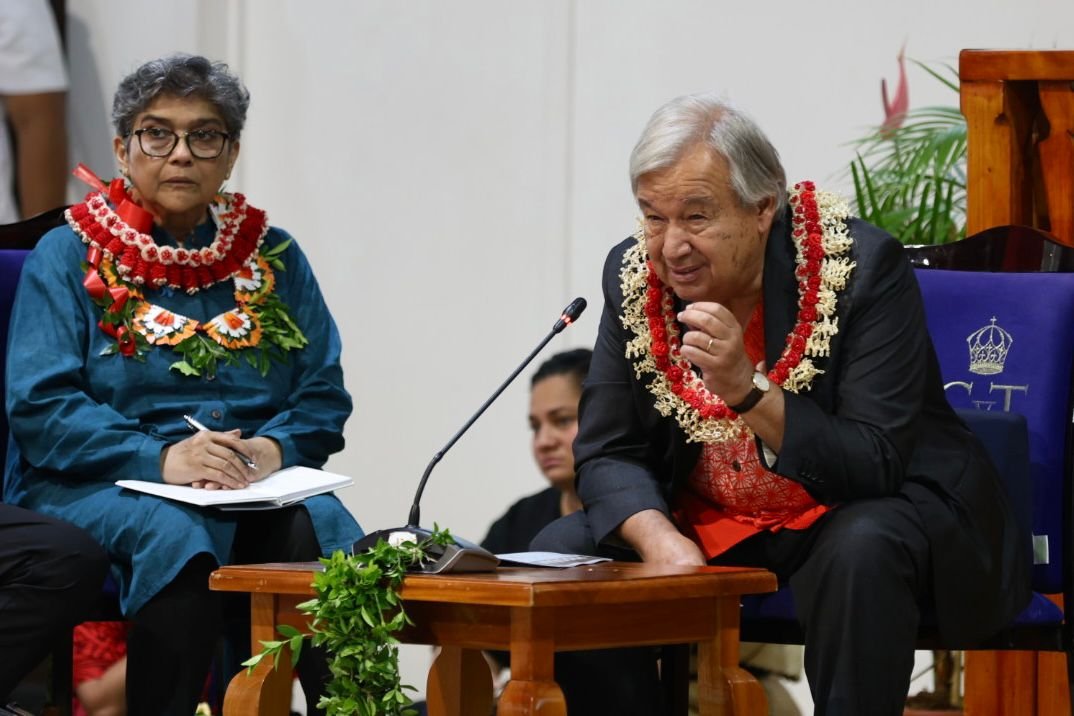 antonioguterres's tweet image. Young people are on the frontlines of the fight to protect the 1.5 degree limit of global warming, and the demand for a just transition and the phase out of fossil fuels.

My thanks to the young leaders I met today in Tonga for sharing their vision and actions for a for a more…