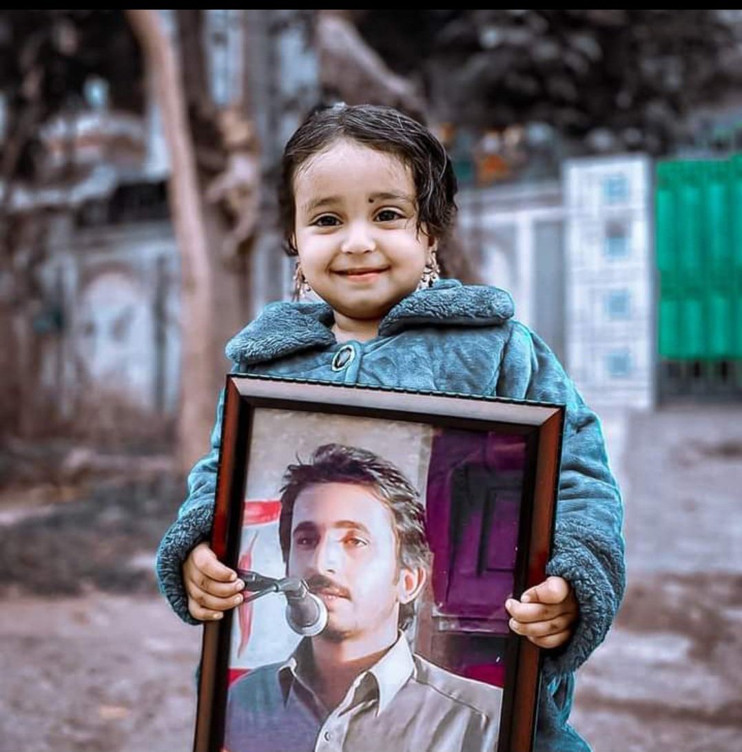 SaveZahidBaloch's tweet photo. ذاہد بلوچ آج سے دس سال پہلے لاپتہ ہو چکے ہے۔اتنے عرصے میں دنیا میں بڑی بڑی تبدیلیاں ہوئی ہے۔ایک فرد کو ذندان میں ڈالنا نہ صرف انسانیت کے خلاف ہے بلکہ یہ ایک سنگین جرم ہے۔پاکستان کے اس جرم کے خلاف آواز اٹھانا تمام انسانی حقوق کے اداروں کی فرض اور ذمہ داری ہیں ۔ 
#SaveZahidBaloch https://t.co/Kf2gdHd5K9