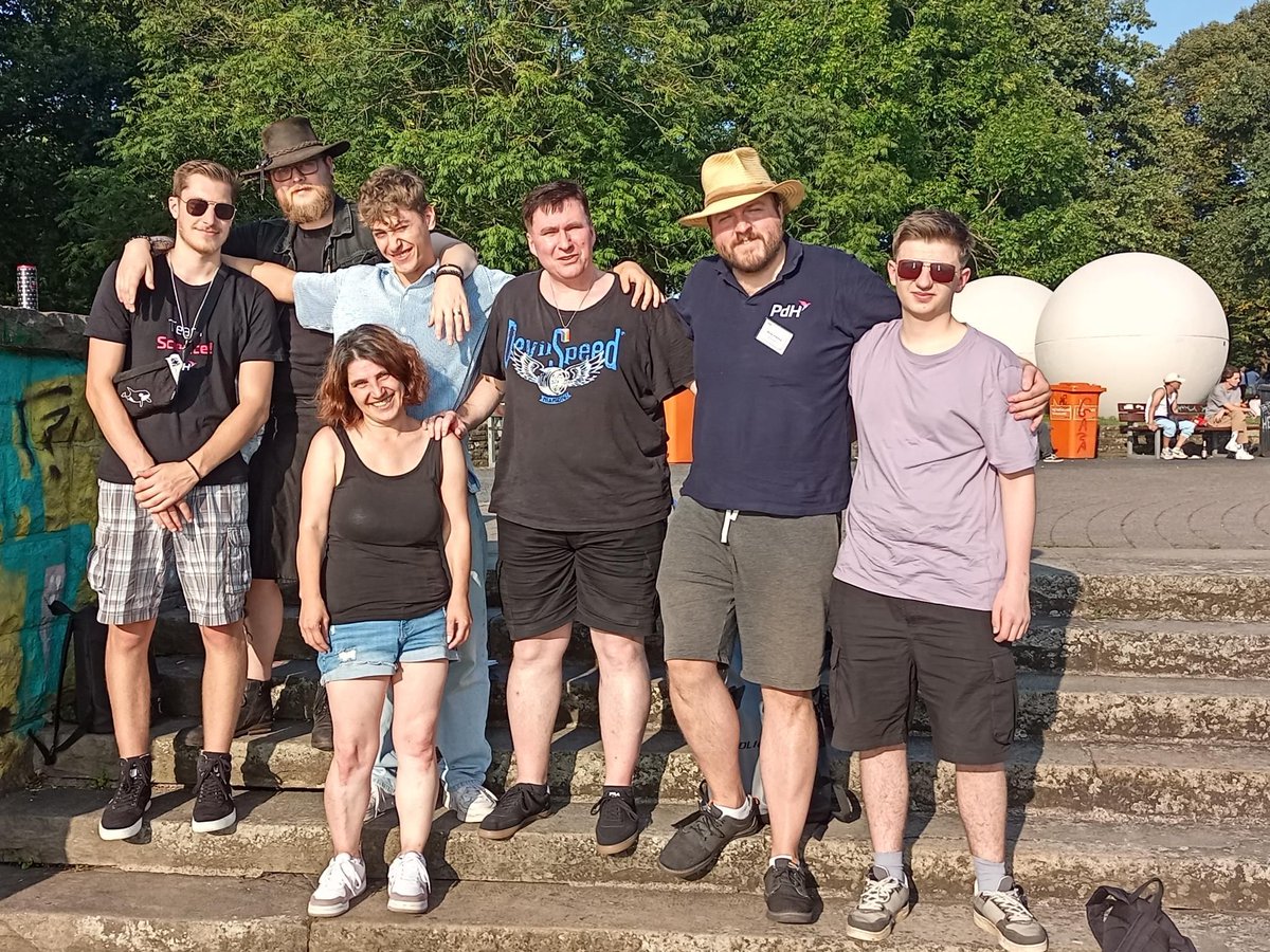 PdH_NRW's tweet image. Vergangenen Samstag war #CSD und Münster und wir haben vor Ort Flagge gezeigt!
Vielen Dank für jedes Gespräch und jede Unterschrift. Es war ein großartiger Tag!