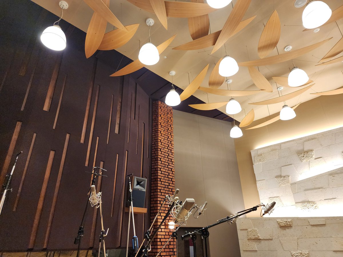 taisho178vn's tweet photo. 久しぶりやったけど
懐かしい空間とサウンドでした🎻✨
#StudioTanta https://t.co/h65AqUC0iY