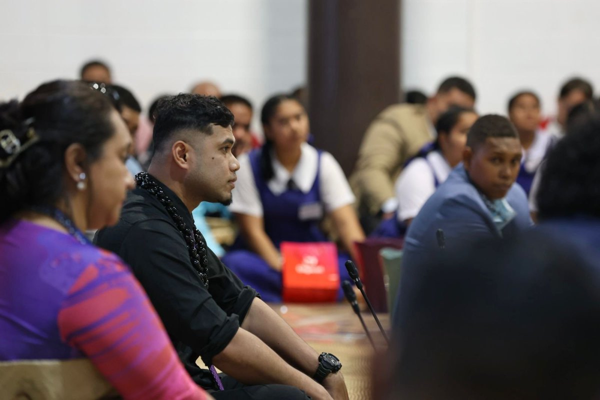 antonioguterres's tweet image. Young people are on the frontlines of the fight to protect the 1.5 degree limit of global warming, and the demand for a just transition and the phase out of fossil fuels.

My thanks to the young leaders I met today in Tonga for sharing their vision and actions for a for a more…