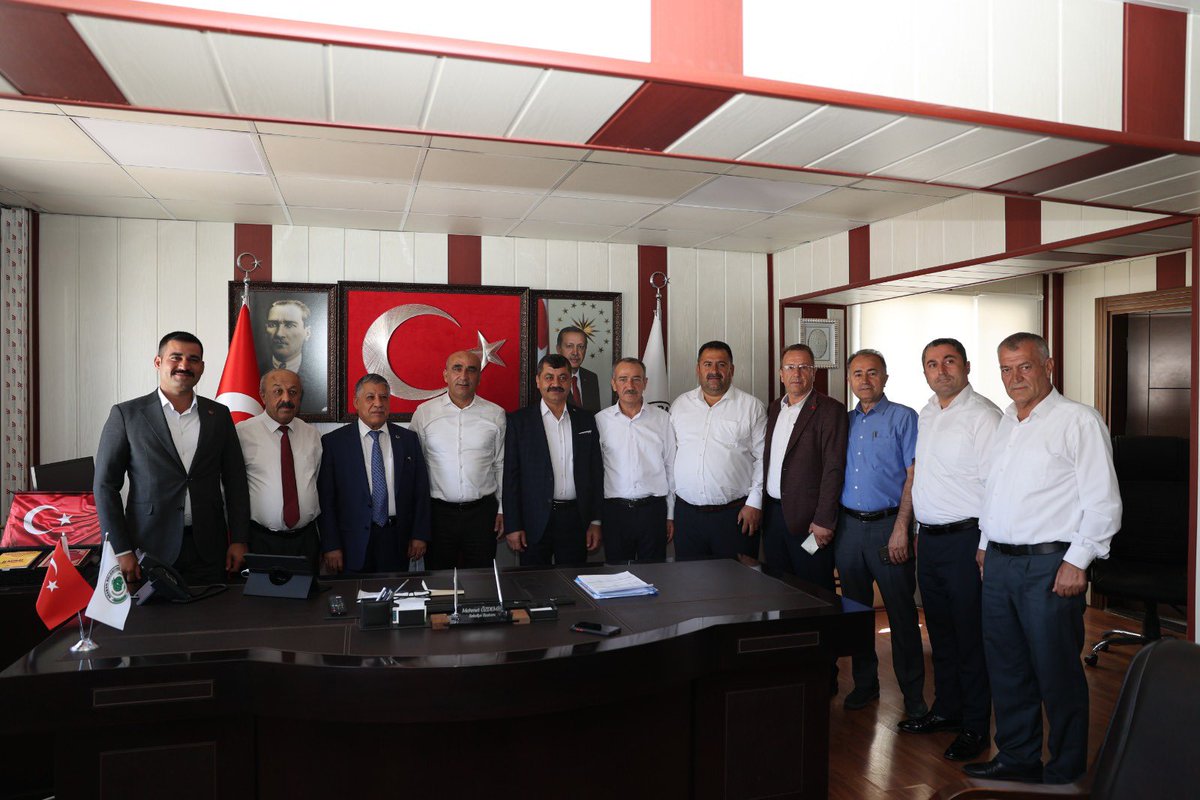 arabanbld's tweet photo. Oğuzeli Belediye Başkanı Bekir Öztekin, Başkan Yardımcıları ve Oğuzeli İlçe Başkanı Metin Can Doğan, Başkanımız Mehmet Özdemir’i Makamında ziyarette bulundular.

Oğuzeli Belediye Başkanına, Yardımcılarına ve Oğuzeli İlçe Başkanına Bu nazik ziyaretlerinden dolayı Teşekkür Ederiz. https://t.co/DS2tktdaQ7