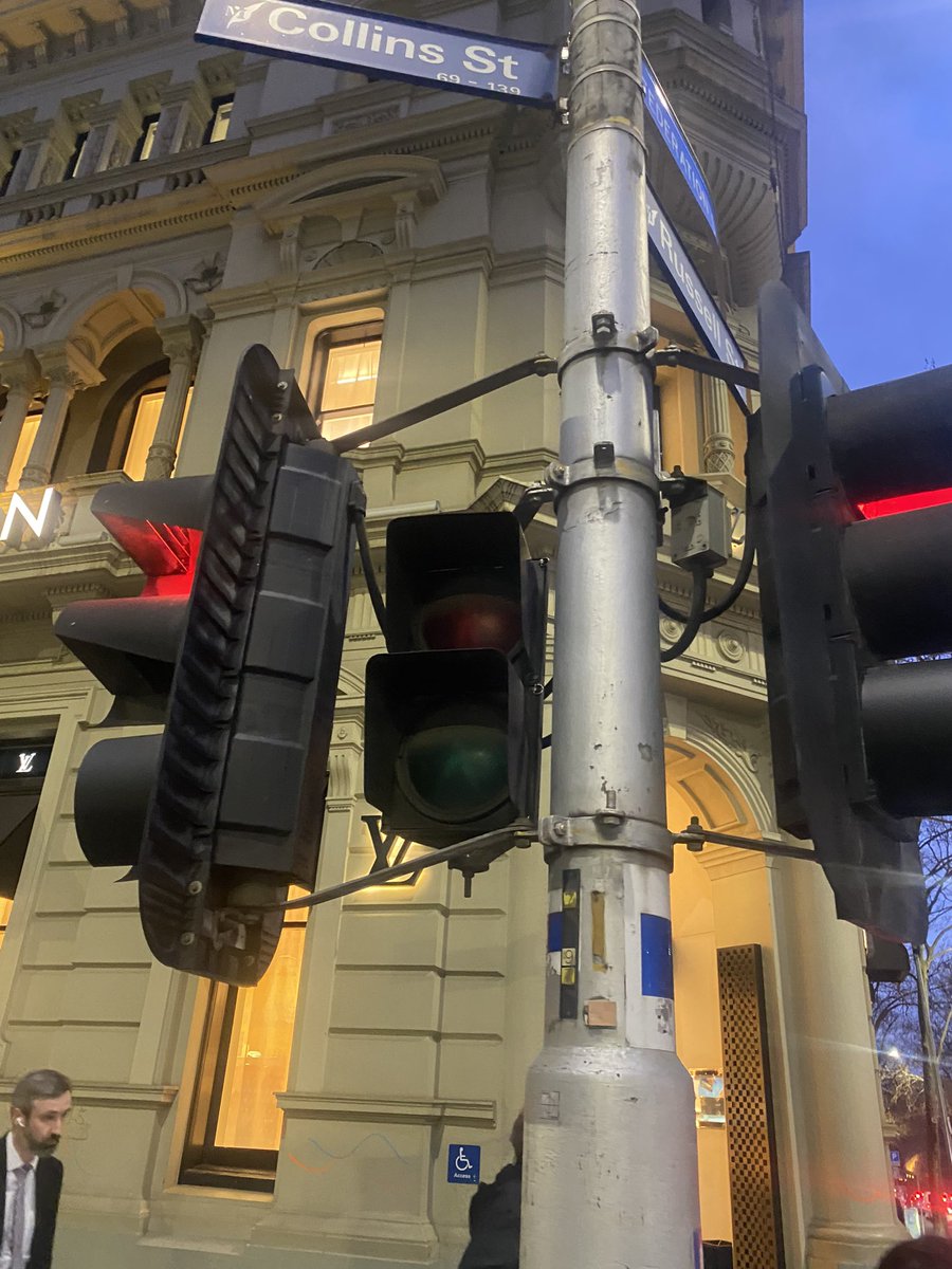 MorryMorgan's tweet photo. @VicRoads your pedestrian lights have failed at Russell and Collins Streets. https://t.co/Lok4JlOvhE