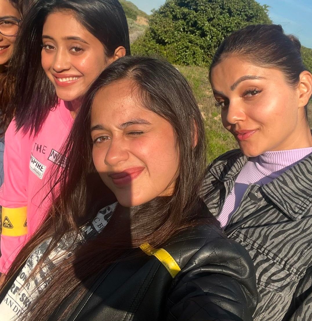 ItsRubiography's tweet photo. Ye dosti hum nhi todenge 🌠💗🥹👏
Jannat shared cute pics for Ruby to wish her bday 🌟🍫 #Rubinat moments 💫
HAPPY BIRTHDAY RUBINA #RubinaDilaik • #RubiHolics https://t.co/pQ1JnShtac
