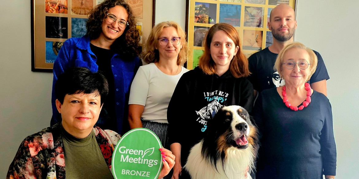 PolandCvB's tweet photo. Certyfikat Green Meetings Bronze Award dla Symposium Cracoviense. Po raz pierwszy PCO rekomendowane przez Polską Organizację Turystyczną otrzymało ten prestiżowy certyfikat. @GreenTourismUK  https://t.co/xEWUa7f41E #Sustainability #eventprofsPL https://t.co/gaoOk1OJkC