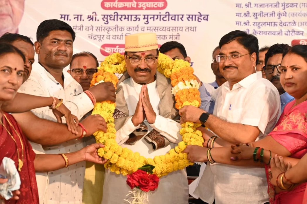 SMungantiwar's tweet photo. 📍माढेळी, ता. वरोरा | 25 ऑगस्ट 2024 | स्व. ताराचंदजी हिकरे सभागृहाच्या अनावरण कार्यक्रमाला उपस्थिती.
#Chandrapur #varora #auditorium #Development #SMUpdate #sudhirmungantiwar #madheli https://t.co/k7bzVVSsXW