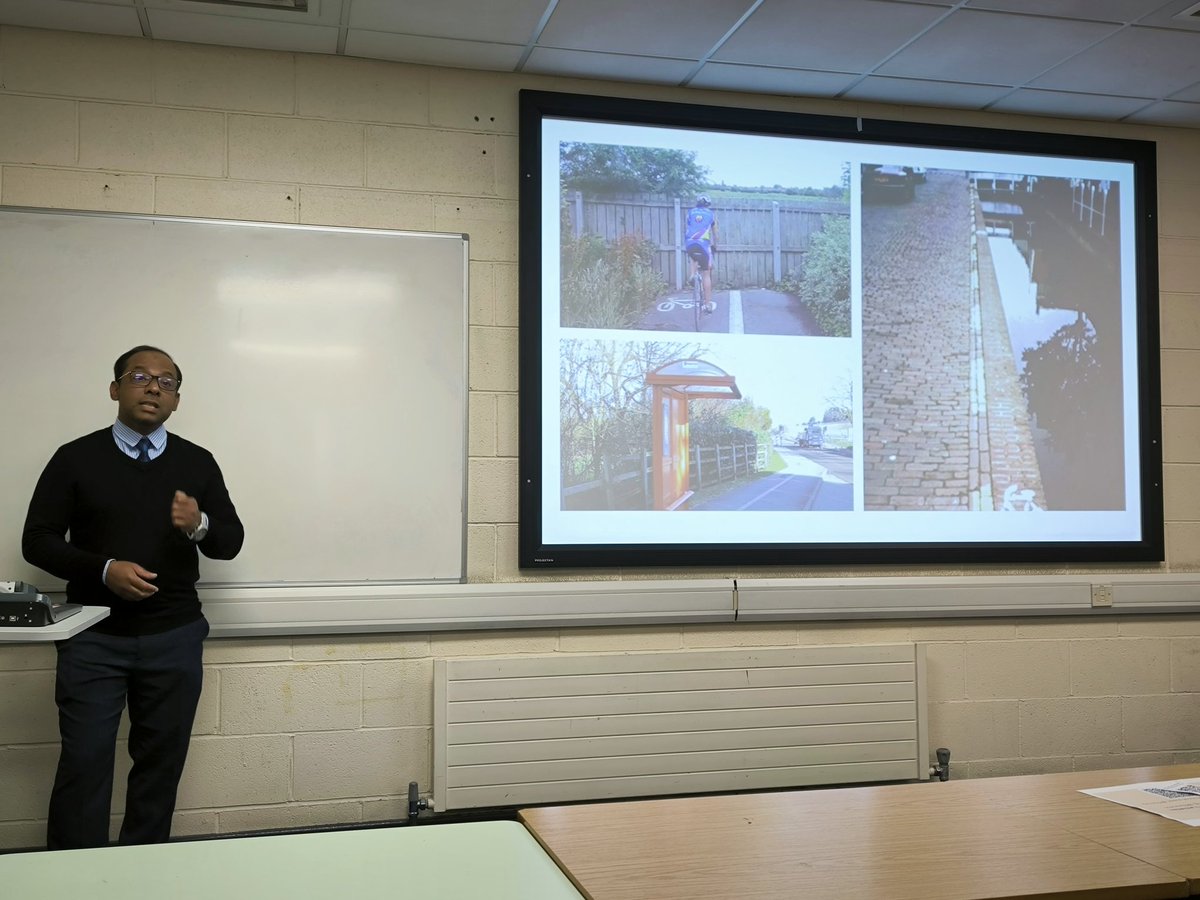 Most risky bike lane ever ? Papier by Shohel Amin in #IGU Dublin