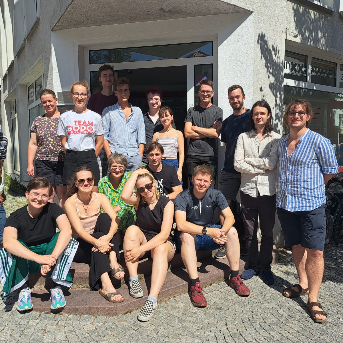 Am Wochenende waren wir im Ilm-Kreis und haben die Genoss:innen zusammen mit der Lia Lichtenberg tatkräftig unterstützt. Für eine starke Linke am 01.09.! #TeamBodo #mitlinks #LinkeIlmenau #LinksjugendTK #LiaLichtenberg