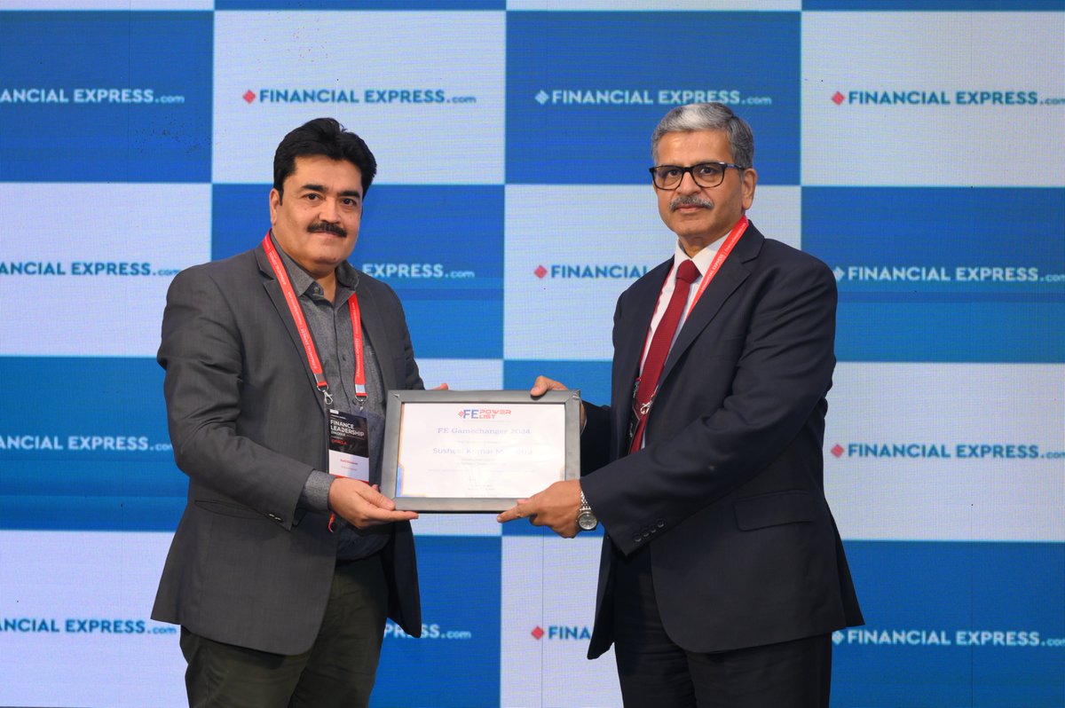 SusheelMehrotra's tweet image. 2/2 Great exchange of views about the use of AI across #FinanceFunction. Feels great to be Felicitated as FE Gamechanger 2024.