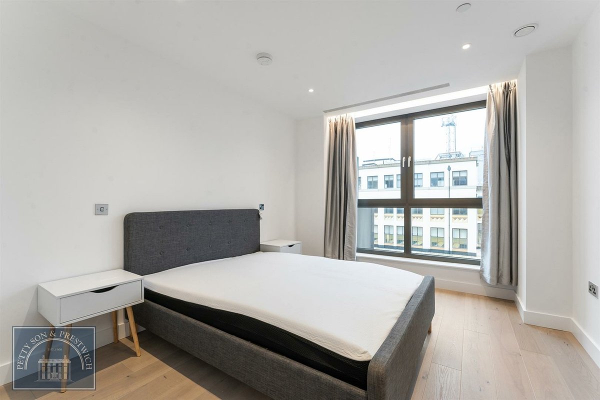DISPATCH HOUSE, #FARRINGDON

1 bedroom, 1 bathroom apartment for sale: £1,050,000

A stunning one bedroom apartment, situated in one of six new luxury developments on the fourth floor, in WC1 brought to you by Postmark.

pettyson.co.uk/property-for-s…
