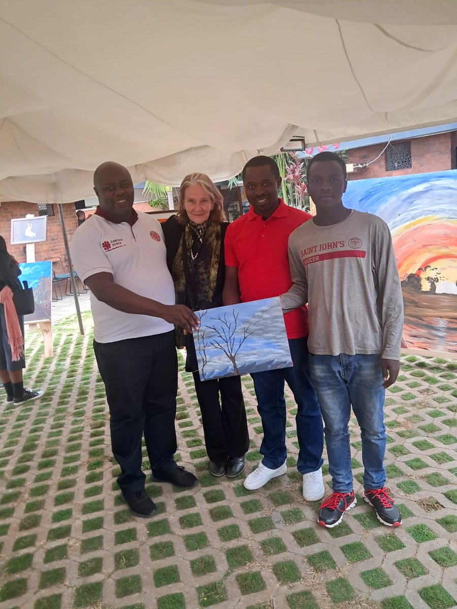 We joined Anne, John Paul and Nick from Alfajiri Art and Resource Centre during the art exhibition by rehabilitated street children at the Red Ginger Hotel in Nairobi.