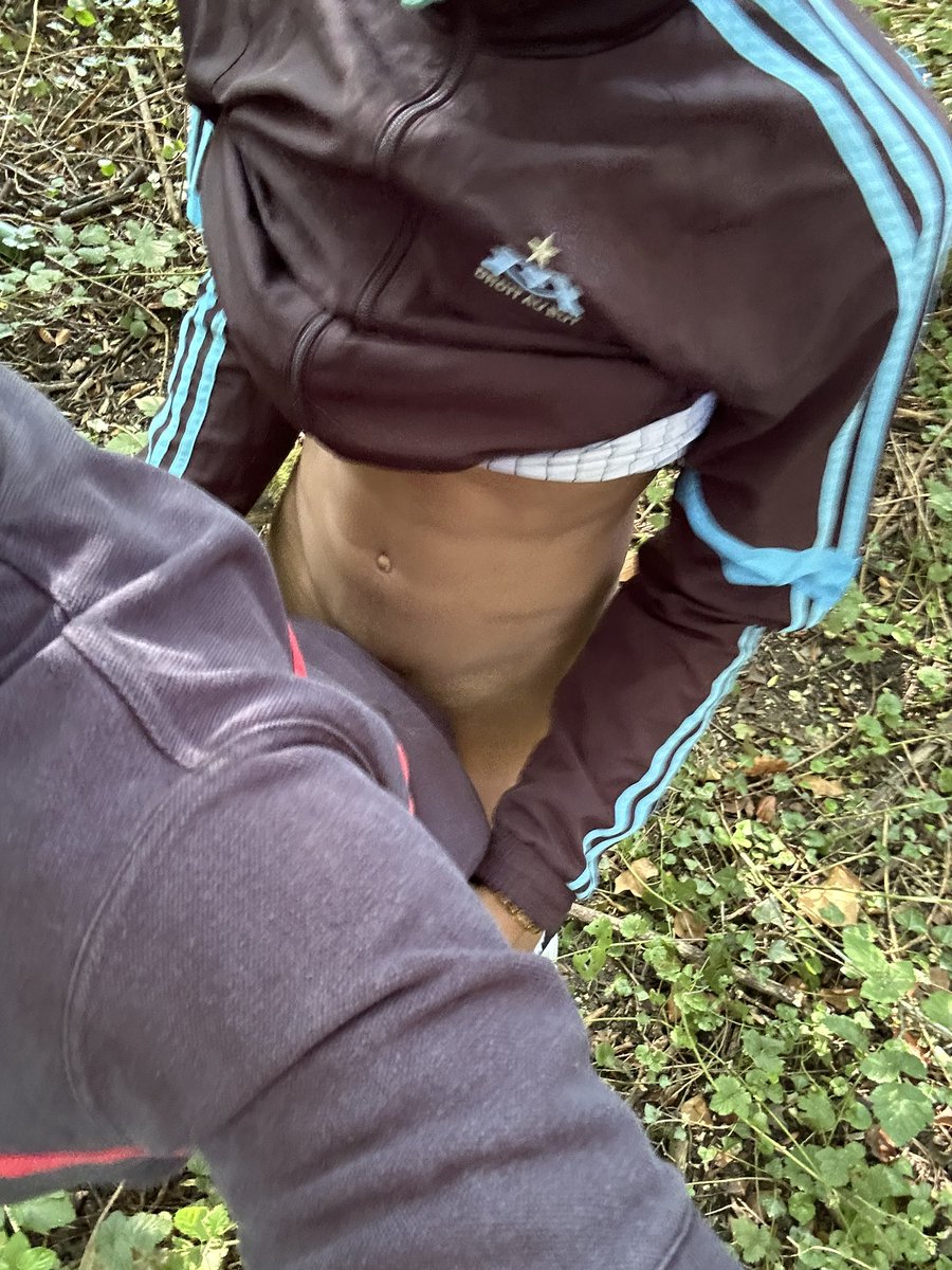 gp3512's tweet photo. Le retour du jeune actif : Un bon plan matinal en extérieur pour bien démarrer la semaine 🔥😍 retweeter et je met les vidéos 😇 https://t.co/cj52V4ldRf