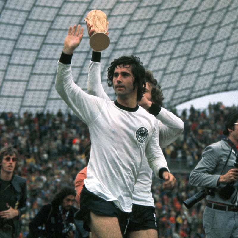 FIFAWorldCup's tweet photo. Gerd Muller = The ultimate goal poacher 🇩🇪

See how 'Der Bomber' tallied a total of 14 goals across the 1970 &amp; 1974 #FIFAWorldCup. 💣