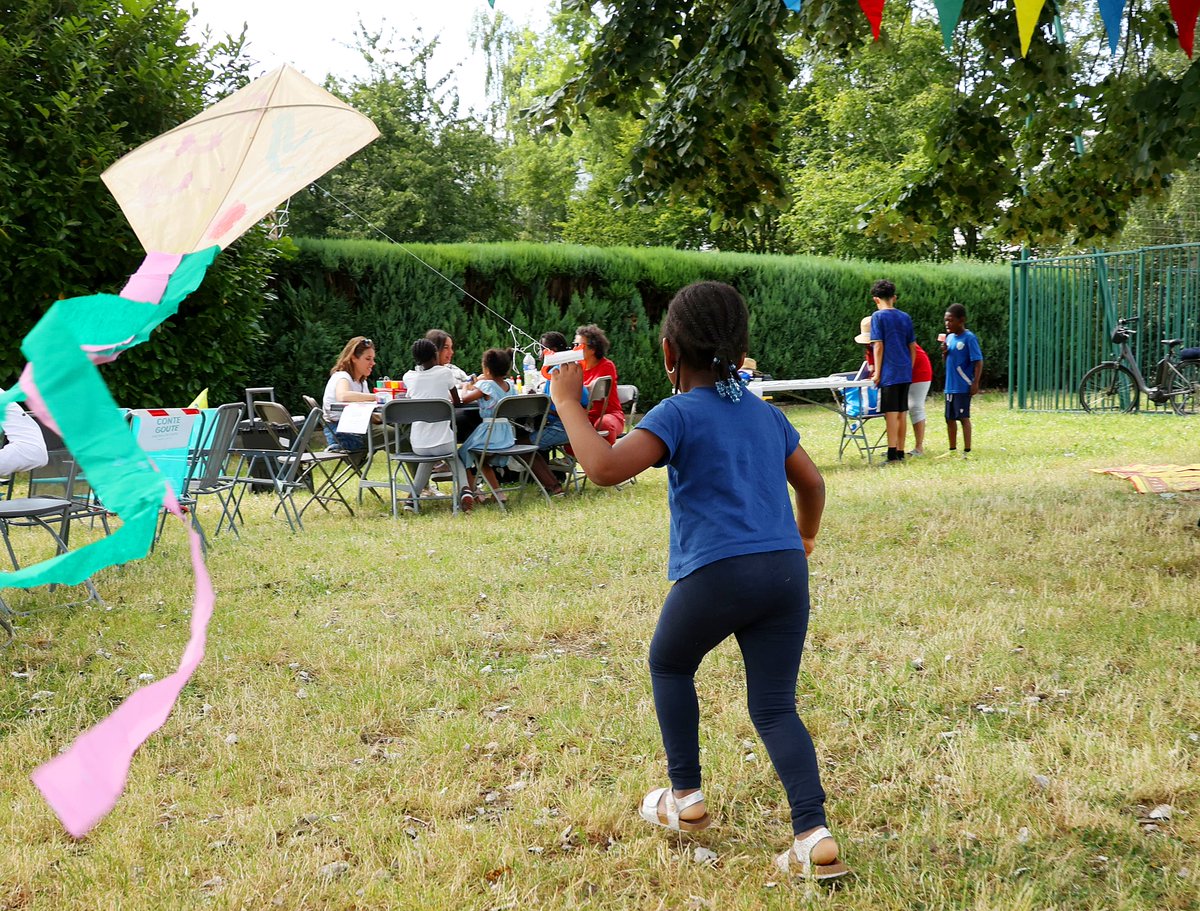 villedecergy's tweet photo. [#ETE2024] ☀🎈⛱ La #rentree2024 approche...mais pas de panique ! 

RDV cette semaine pour profiter de nos deux derniers îlots d'été 🌞
☑ Mardi 27 août de 14h à 18h devant la résidence seniors #Domitys des #Marjoberts ; 
☑ Mercredi 28 août de 15h à 18h au jardin partagé des #Touleuses.

ℹ Pour en savoir plus : https://t.co/NzrDbolhs8

#vacances #summer2024 #Cergy #famille #fun