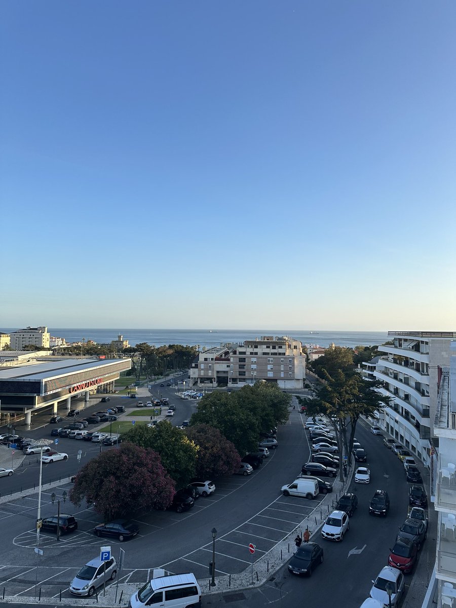 KennethJull's tweet image. We experienced a 5.4 magnitude earthquake in Estoril Portugal.  Luckily there were no injuries or damage reported. The excellent wine and food are all good.