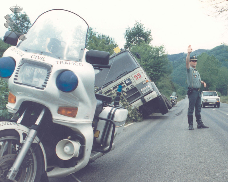 interiorgob's tweet photo. La #AgrupacióndeTráfico de la @guardiacivil #ATGC cumple hoy 65 años 🎂

➡️ En 1959 arrancó con 402 efectivos 
➡️ Hoy la integran más de 10.000

La vigilancia, protección y auxilio a los usuarios de las vías y velar por la #SeguridadVial siguen siendo sus principios

Felicidades! https://t.co/Pubxnpcd2J