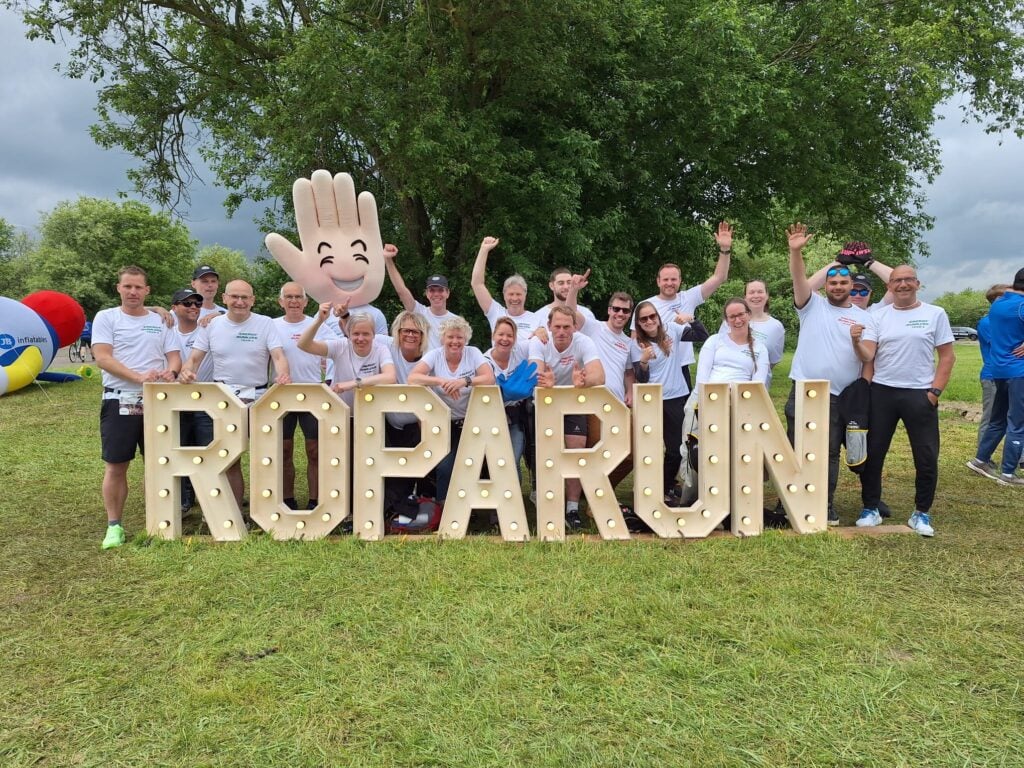 "HET IS VEEL MEER DAN MEEDOEN AAN EEN SPORTEVENEMENT" 💙

De Energyrunners komen voornamelijk uit Utrecht en zetten zich graag in voor de Roparun en daarmee onder ander het <a href="/prinsesmaximac/">PrinsesMáximaCentrum</a> uit hun regio.

Lees het verhaal op onze website: bit.ly/3XkeFK8

Bron: Indebuurt