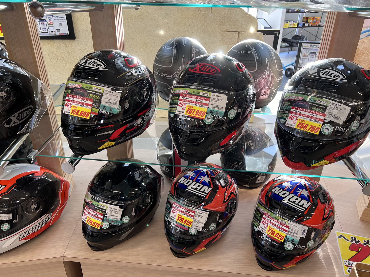 MotostyleTokyo's tweet photo. どうも！アウトレットです！！
閉店まで3週間となりました。
みんな大好き、NOLANのX-lite、X803RSが大量入荷しました👍
すべて在庫限り、大体40%OFFぐらいで販売中です！！
早い者勝ち！無くなる前にお早めにどうぞ〜
#ライコランド　#モトスタイル　#アウトレット　#ヘルメット　#NOLAN  #X803RS https://t.co/mEtLfJi5Eo