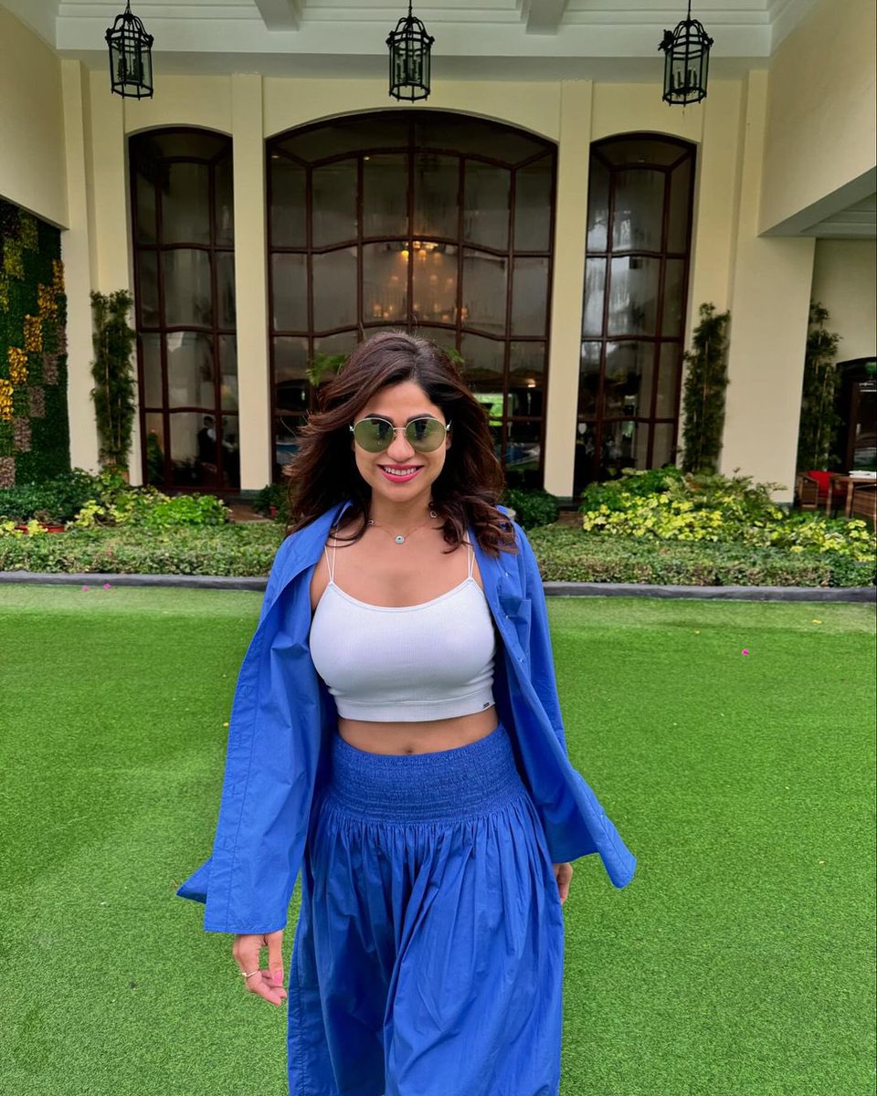 firstindiafilmy's tweet image. #ShamitaShetty driving away our Monday blues with these stunning photos of her #firstindiafilmy