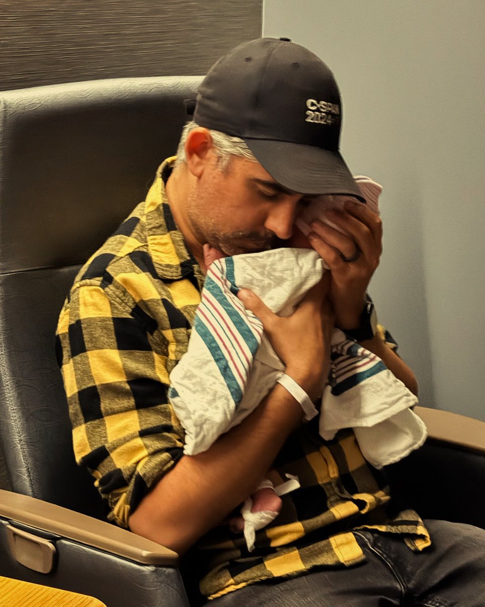 Justin Robert Young tweet media