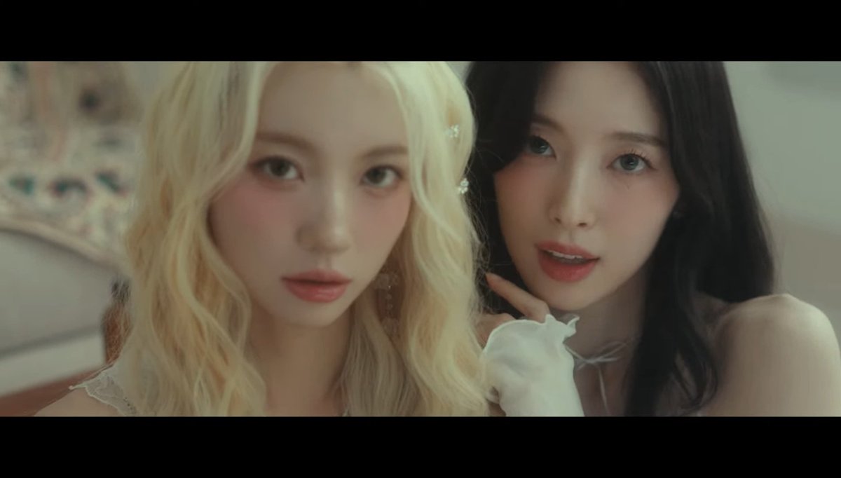 yewonesday's tweet photo. Omg? 😭😭😭 Tears falling. Classified is soooooo good. It's so enchanting, it's magical, and it truly showcases who OH MY GIRL is! Best cb to date!!

#몽환돌_오마이걸_드디어_퍼컬로_컴백
#OurDreamyResonance_OHMYGIRL https://t.co/KBXxA8qBAV